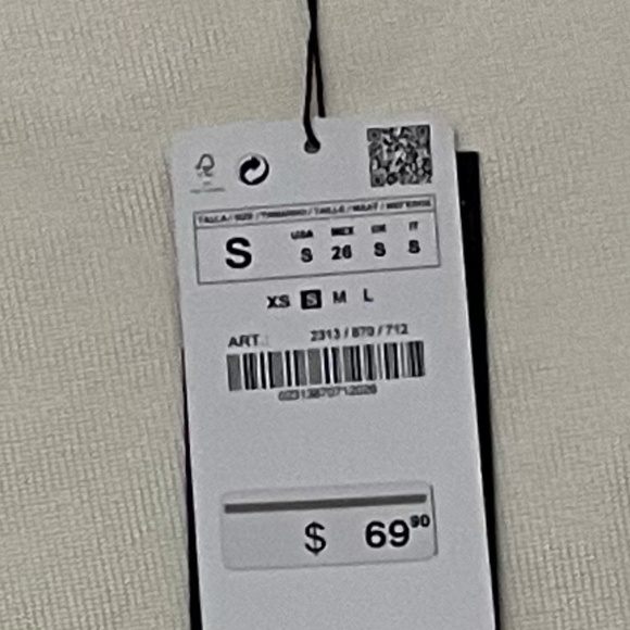 Fitted skirt and Crop top - Picture 5 of 6